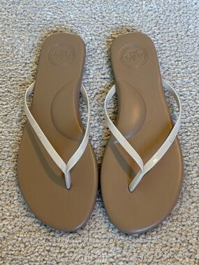 Solei Sea nude flip flops